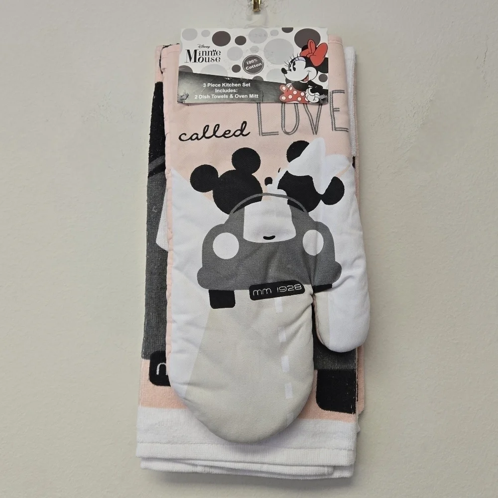 Disney Mickey Mouse and Minnie Mouse A Little Thing Called love kitchen set